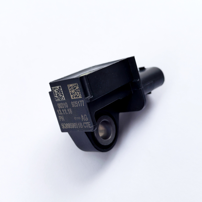 Automobilski senzor 5Q0959651B – marka: ruwalley; kompatibilni modeli: Volkswagen, Audi, Škoda Golf, Tiguan, Passat, Octavia, Jetta; materijal: plast