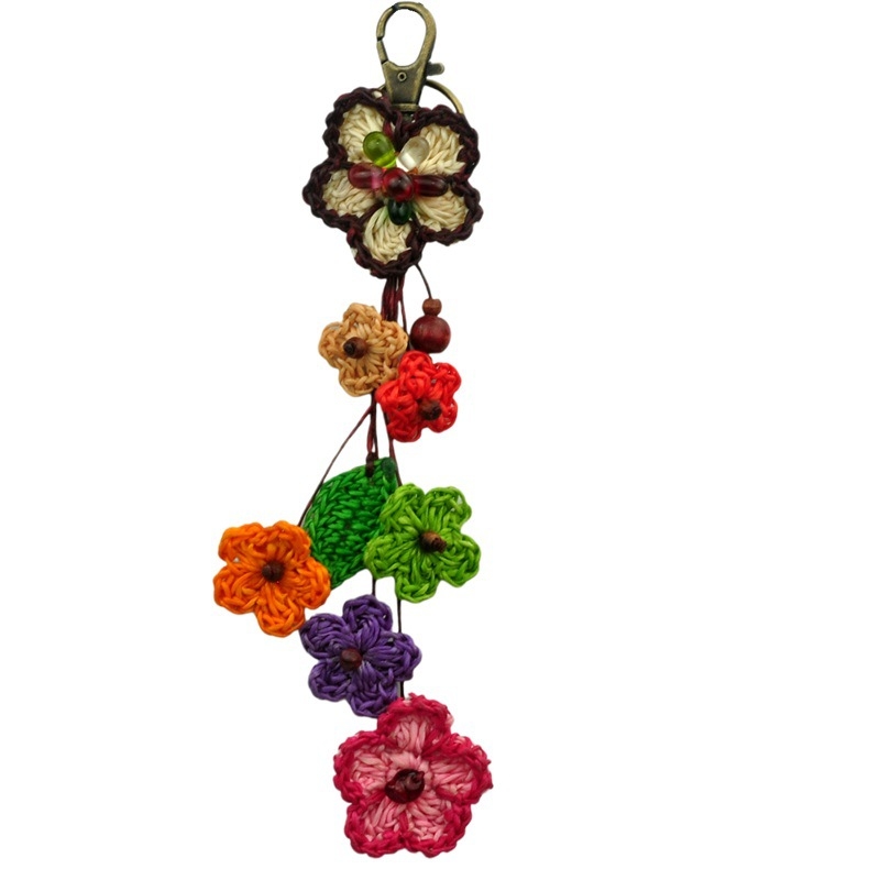 Kljucni lančić s voskovanom nitom, ručno pleteni privjesak u obliku cvijeta sa sashiko šivom