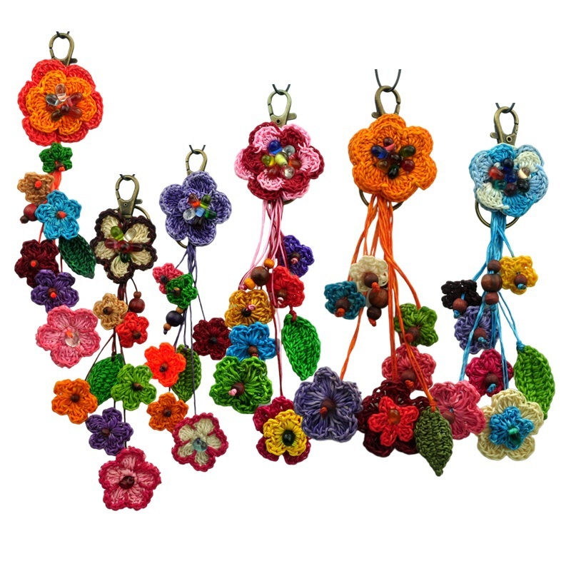 Kljucni lančić s voskovanom nitom, ručno pleteni privjesak u obliku cvijeta sa sashiko šivom