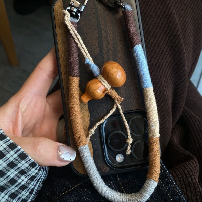 DIY nakit: Ručno izrađeni privjesak za telefon od drveta breskve u obliku buče, s pletenim koncem – dodaci za telefon i kameru, proljeće 2025