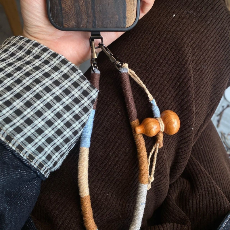 DIY nakit: Ručno izrađeni privjesak za telefon od drveta breskve u obliku buče, s pletenim koncem – dodaci za telefon i kameru, proljeće 2025