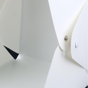 Studiu foto mic, model Studio, material PP, greutate 1 kg, lansat în 2017.