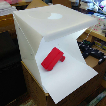 Studiu foto mic, model Studio, material PP, greutate 1 kg, lansat în 2017.