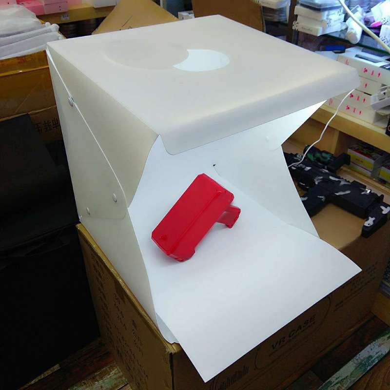 Studiu foto mic, model Studio, material PP, greutate 1 kg, lansat în 2017.