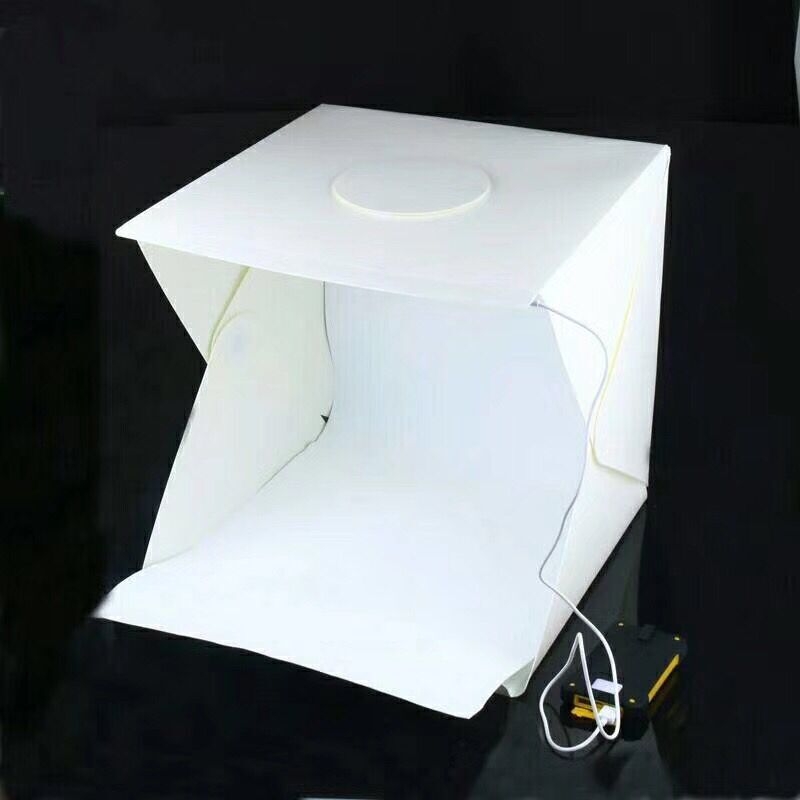 Studiu foto mic, model Studio, material PP, greutate 1 kg, lansat în 2017.