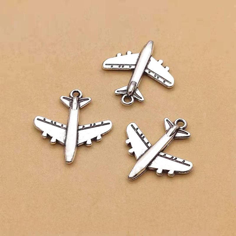 Kljucni privjesak s motivom zrakoplova, cinkova legura, elektroplatiranje, retro stil književnosti i umjetnosti