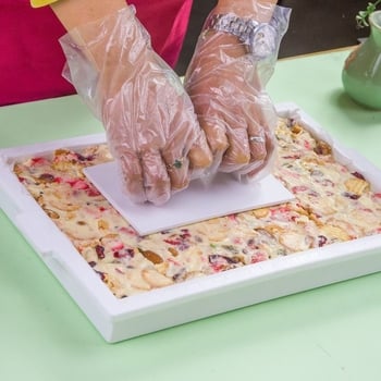 Set alata za fondant s kalupom snježne pahulje i pločom za ravnanje – Marka: Unique; Uvoz: Ne; Neto sadržaj: Drugo; Veličina: Drugo