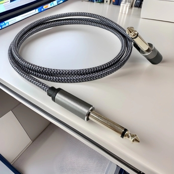 Audio kabel, model: 6.5 straight to curved; bakreni jezgra; kompatibilno s gitarom, pojačalom, miksom, digitalnom tipkovnicom; ROHS