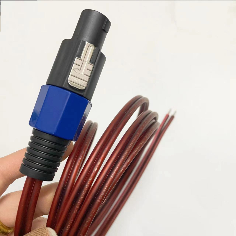 Kábel pre reproduktory s čistými meďnými vodičmi, 2 banánové konektory na Speakon samca, elastický PVC plášť