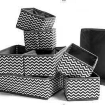 Összecsukható tároló doboz poliészterből, csíkos mintával, rekeszekkel, kapacitás 8