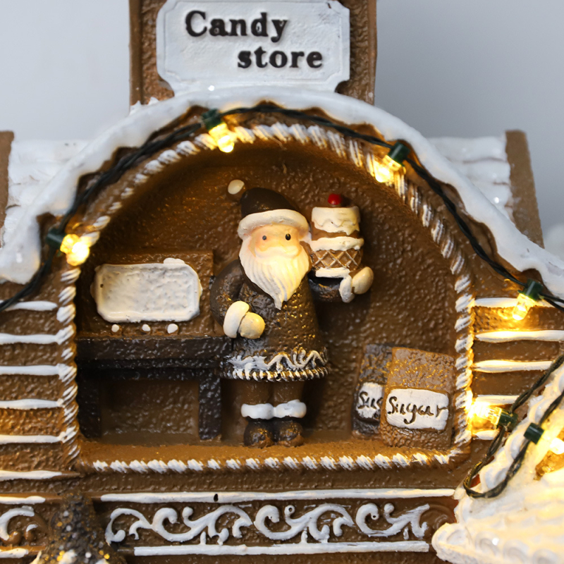 Glazbeni ukras — BeWei Božićna gingerbread kućica sa okretnim vlakom, smola BV327004Z