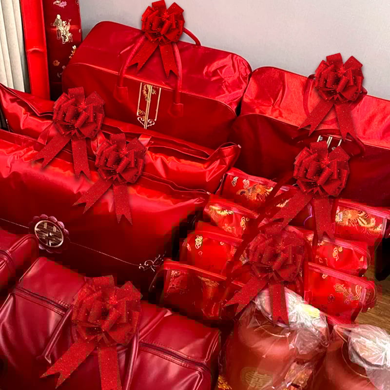 Cutie cadou pentru nuntă — set decor pentru nuntă: ghirlande, panglici, decor pentru cameră și accente pentru coloane de mașini; gata pentru a fi dăruit unui coleg