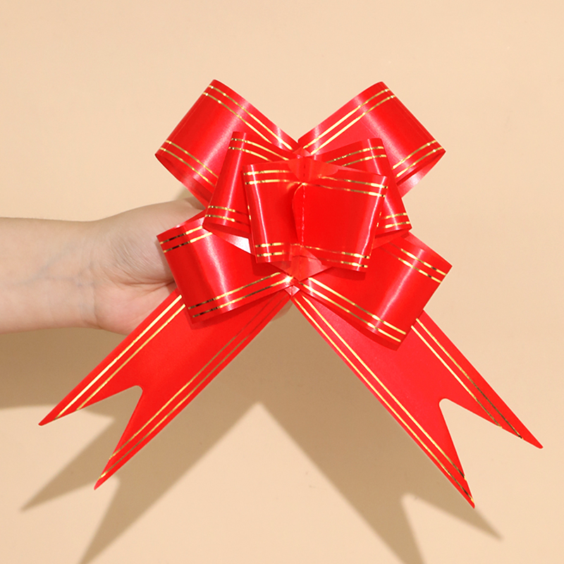 Cutie cadou pentru nuntă — set decor pentru nuntă: ghirlande, panglici, decor pentru cameră și accente pentru coloane de mașini; gata pentru a fi dăruit unui coleg