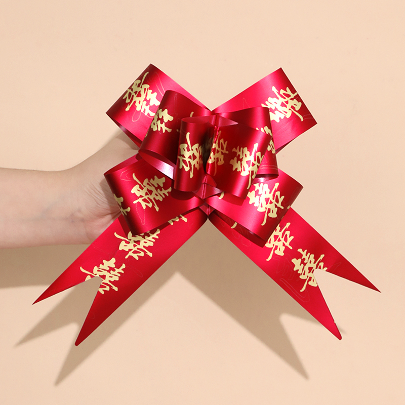 Cutie cadou pentru nuntă — set decor pentru nuntă: ghirlande, panglici, decor pentru cameră și accente pentru coloane de mașini; gata pentru a fi dăruit unui coleg