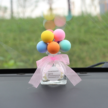 Διακόσμηση αυτοκινήτου με γυάλινο μπουκάλι αρώματος, σφαιρικό σχήμα μπαλονιού, μινιμαλιστικό στυλ, υλικά: στρας, ψεύτικες μαργαριτάριες και ελαφρύς πηλός