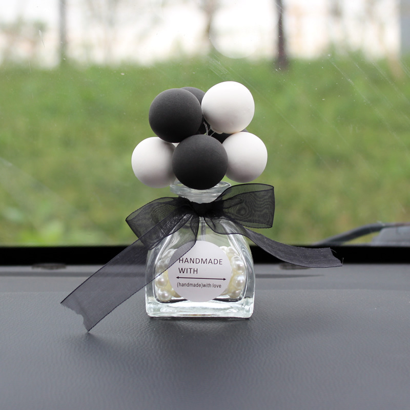 Διακόσμηση αυτοκινήτου με γυάλινο μπουκάλι αρώματος, σφαιρικό σχήμα μπαλονιού, μινιμαλιστικό στυλ, υλικά: στρας, ψεύτικες μαργαριτάριες και ελαφρύς πηλός