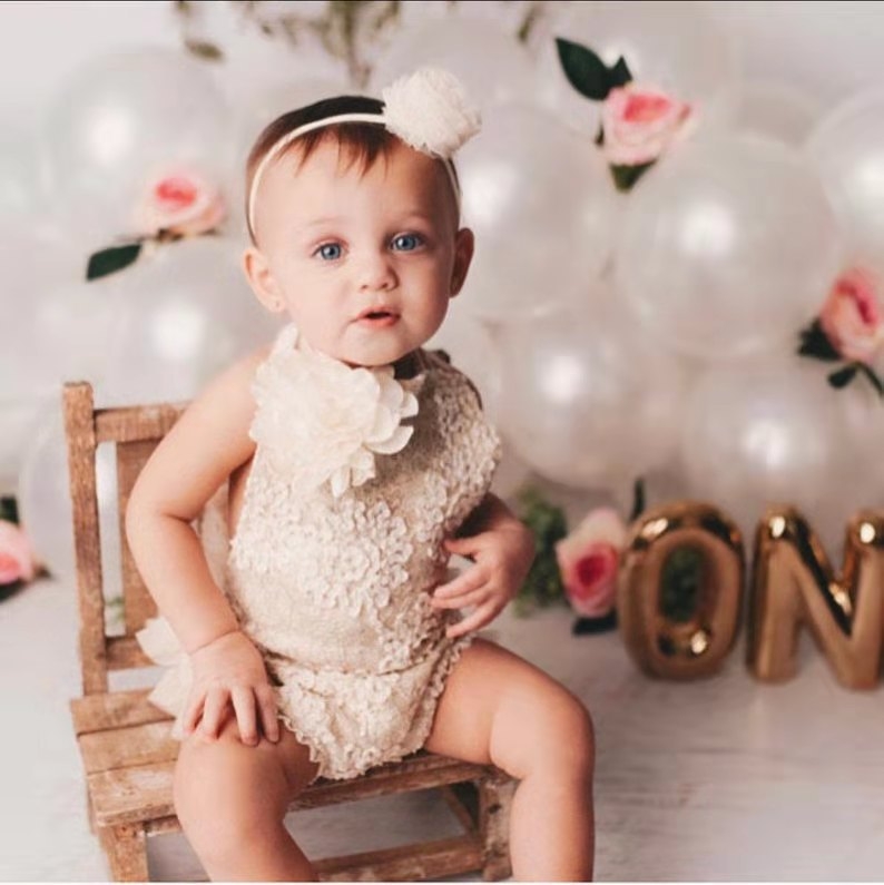 Detský rekvizit na fotografovanie zo dreva – drevená detská stolička, Longyi crafts, na scénu fotenia, 1,9 kg