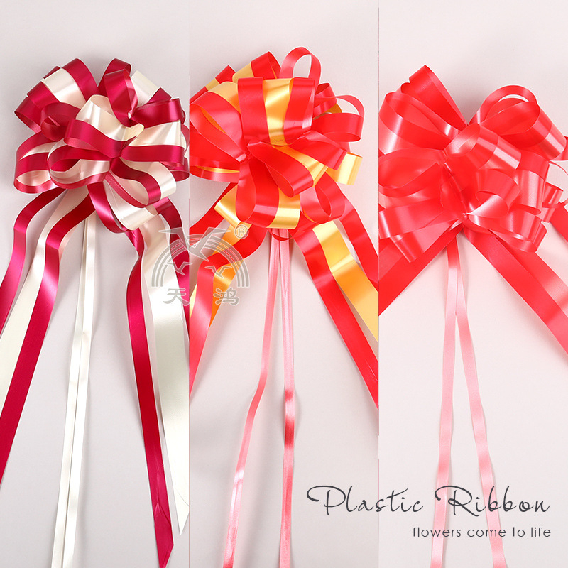 Plastična dekoracija od cvijeća u sferi – rekvizit za uređenje prostora za vjenčanje