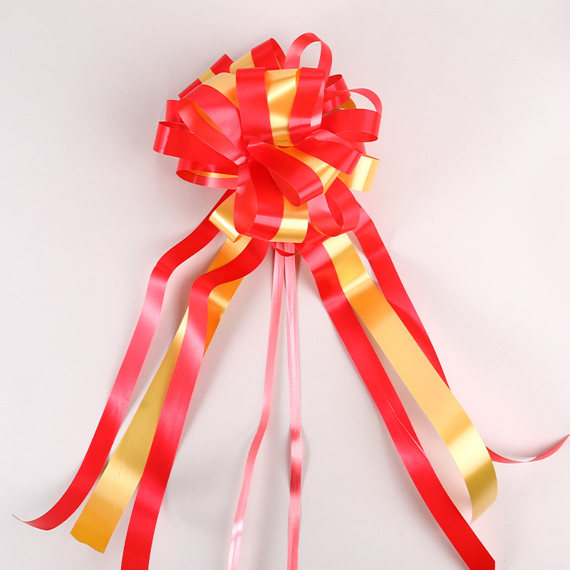 Plastična dekoracija od cvijeća u sferi – rekvizit za uređenje prostora za vjenčanje