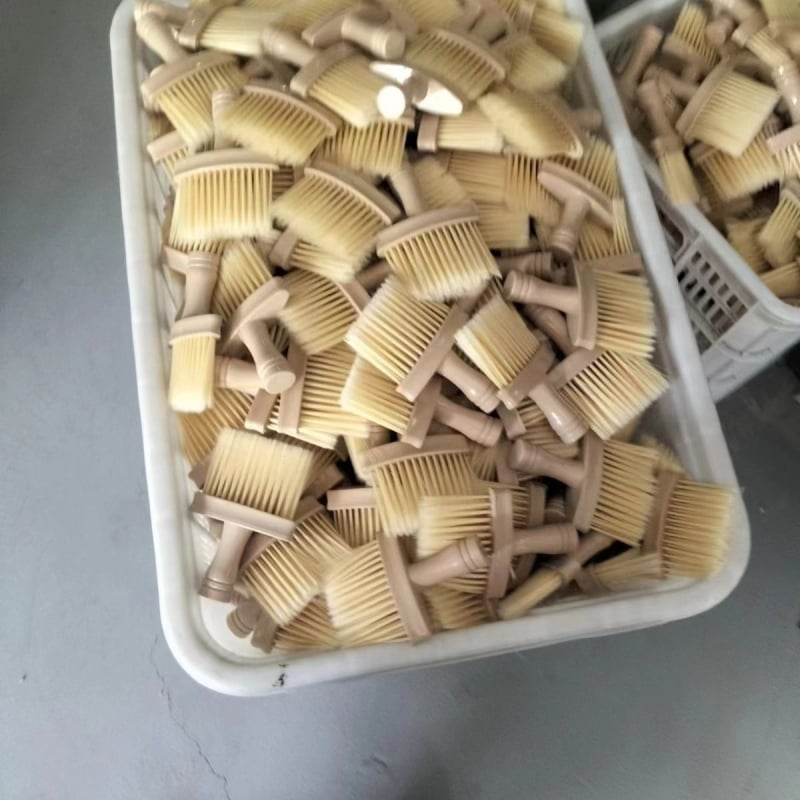 Višenamjenska četka za čišćenje – detaljna četka, za prozorske klupice i tipkovnicu, čišćenje automobila i klima uređaja; Materijal: Metal; Marka: Powerful factory