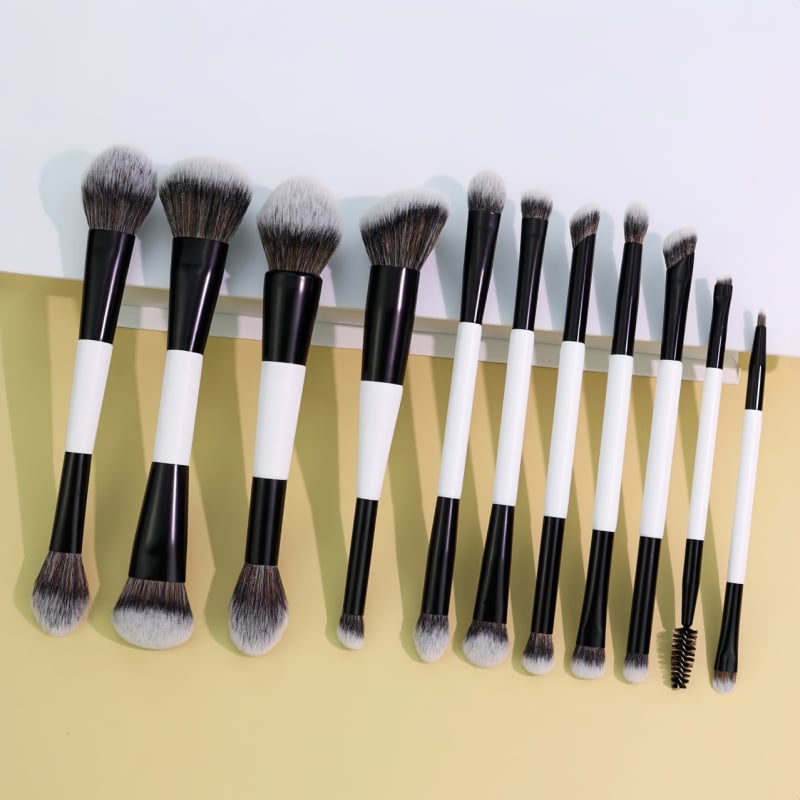 Set de 11 pensule de machiaj cu capete duble, în cutie, din nylon, mâner din lemn; include pensule pentru fond de ten, blush, fard de ochi și pudră liberă