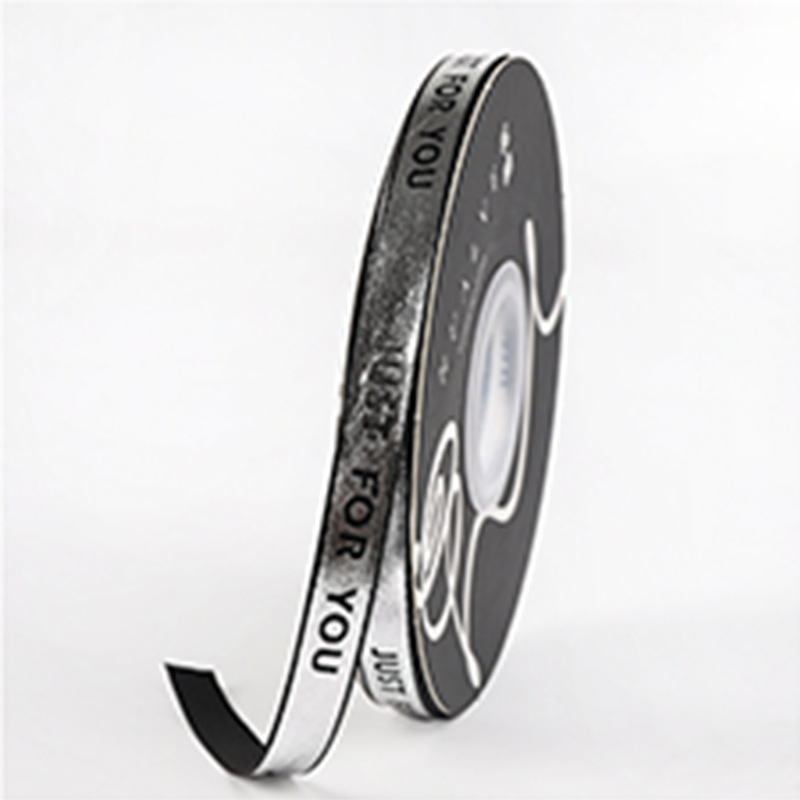  Panglică cu litere aurii pentru împachetarea cadourilor și decorarea prăjiturilor - Flower Habitat; Utilizări: DIY, ambalare cadouri, decorare prăjituri, ambalare flori