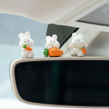 Runner декоративна фигура за интериора на автомобил от смола — карикатурно зайче за централната конзола