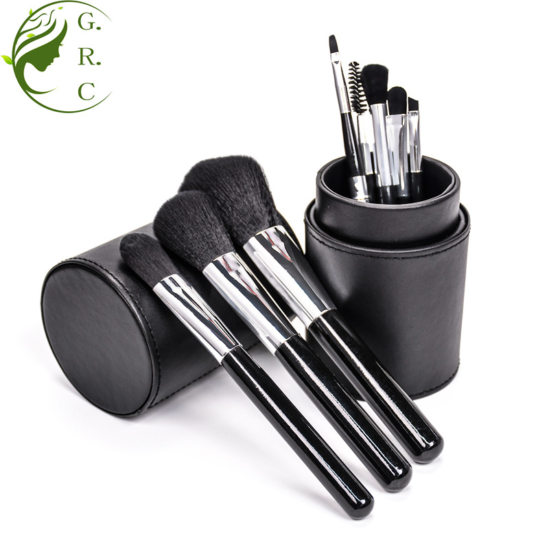 8 darabos sminkecset-készlet, szintetikus sörtékkel, fa nyéllel, PU vödrös csomagolás, márka G.R.C./Grace