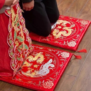 Vjenčani tepih za koljenjenje pri čajnoj ceremoniji — par, materijal: tkanina; pakiranje: Opp bag; uvoz: Ne; kategorija: tepih za kneeling čaju; namjena: vjenčanje