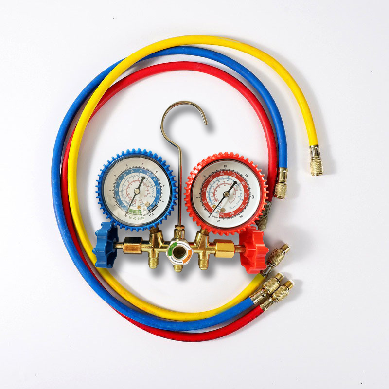 Autóklíma vákuumnyomásmérő, modell 536g, kétmérős szeleppel; csatlakozás: 1; pontosság: 1; kompatibilis R22/R134A