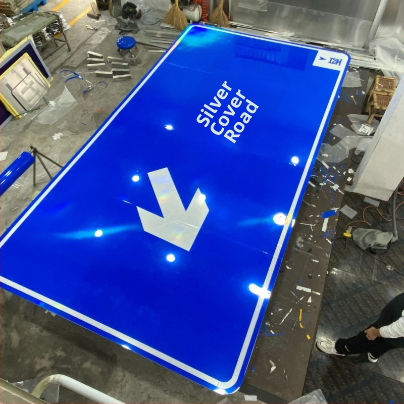 Gradski prometni znakovi – pravokutni aluminijski znak s ravnim reflektirajućim filmom, natpis + film