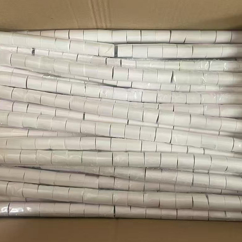 Prilagođeni potrošni materijali za konfeti-kanon na visini — vatrootporne papirne vrpce i sjajne PVC trake zlatne i srebrne boje za glazbene festivale i karnevale