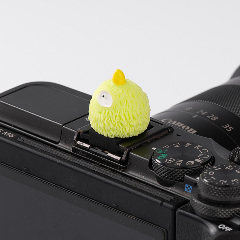 Capac de protecție pentru suportul hot-shoe al camerei, figură decorativă Little Monster Figurine, compatibil Canon R50/R10/R7 (Brand: minifoto; Cod produs: Little Monster Figurine; Compatibilitate: Canon R50/R10/R7)