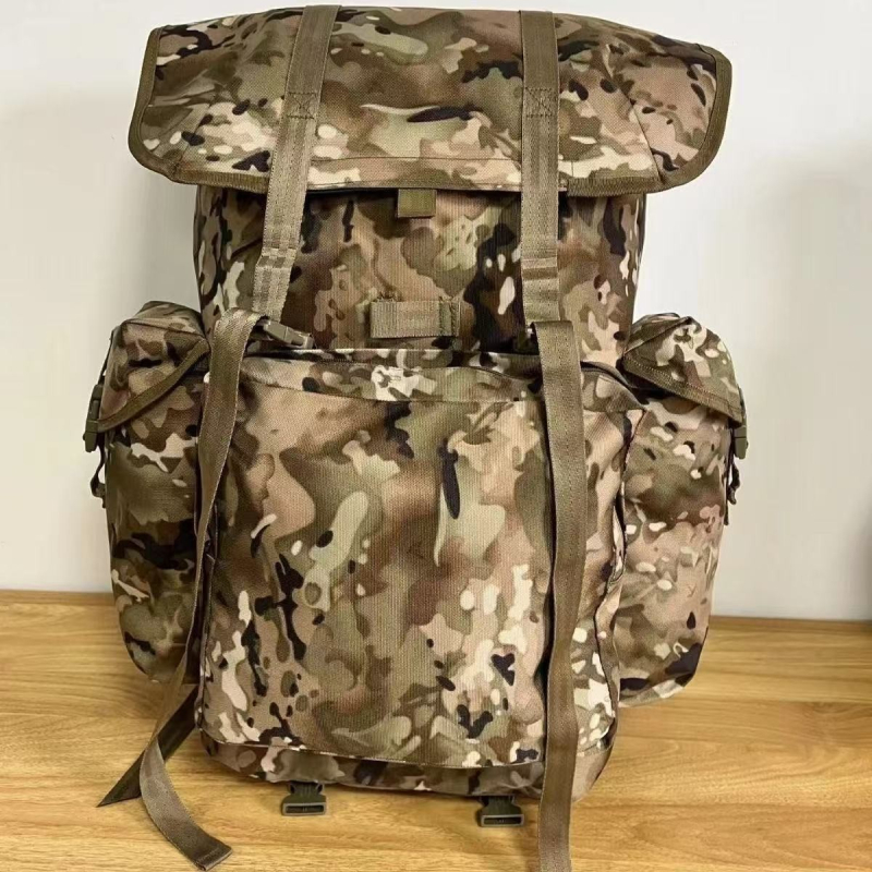 Sport hátizsák Kamufláj mintázat Nagy kapacitás Oxford anyag Ívelt vállpántok Uniszex