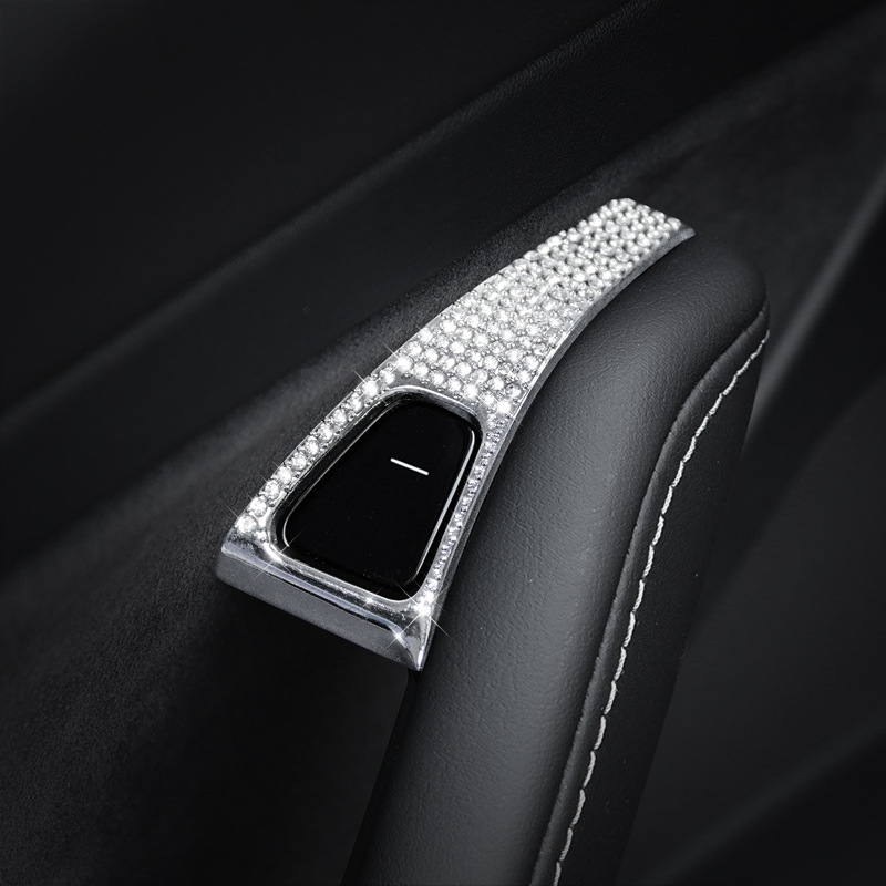 Unutarnje dekorativne naljepnice za Tesla Model 3 i Model Y — marka Yarisland, materijal: naljepnice, ukrašavanje logotipa dijamantima