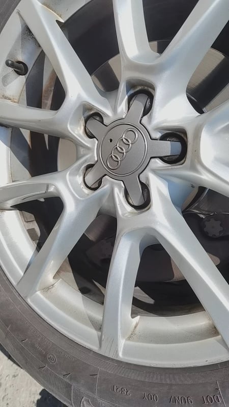 Централен капак за хъб на колелото за Audi, дизайн с 5 щипки, гумена изработка, универсално пасване