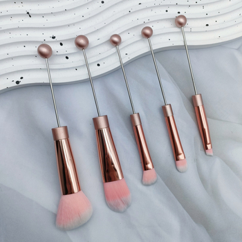5-брой DIY комплект грим четки с метална дръжка и мъниста, наклонена глава – за руж, пудра, сенки за очи и четка за вежди