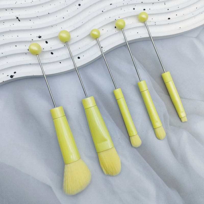 5-брой DIY комплект грим четки с метална дръжка и мъниста, наклонена глава – за руж, пудра, сенки за очи и четка за вежди