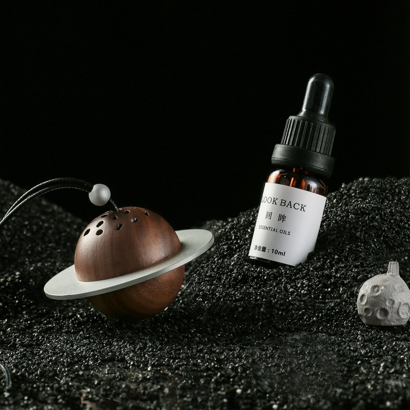 Fa anyagú autó aromaterápiás függő dísz, virágos illattal, 10–20 ml kapacitás