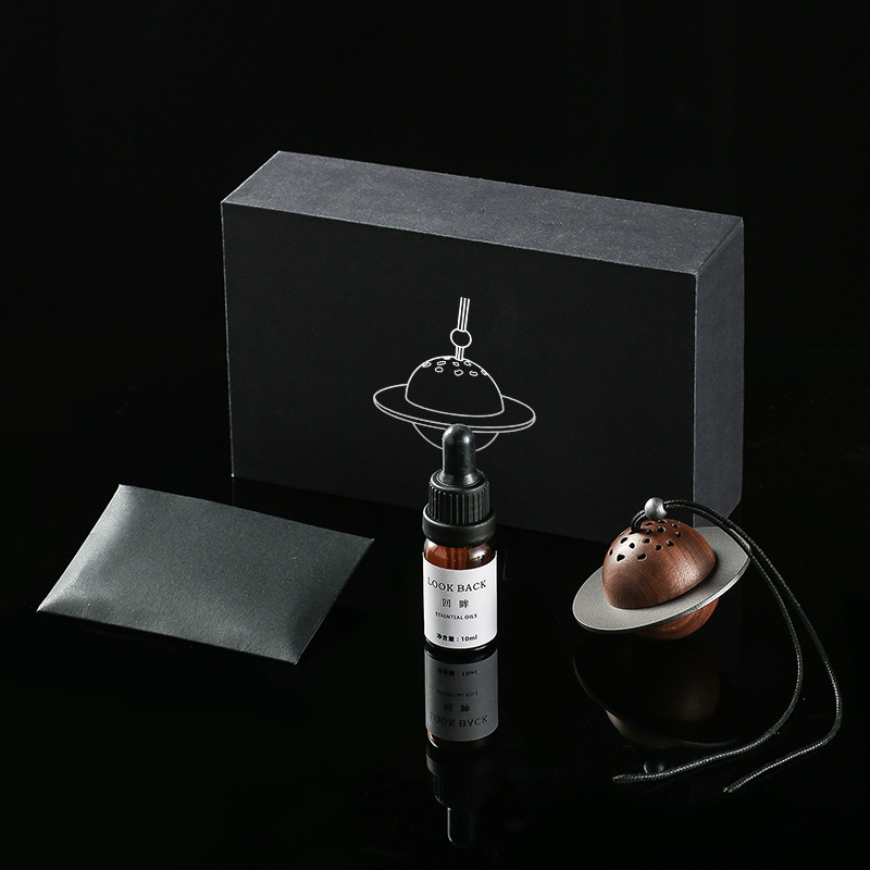 Fa anyagú autó aromaterápiás függő dísz, virágos illattal, 10–20 ml kapacitás