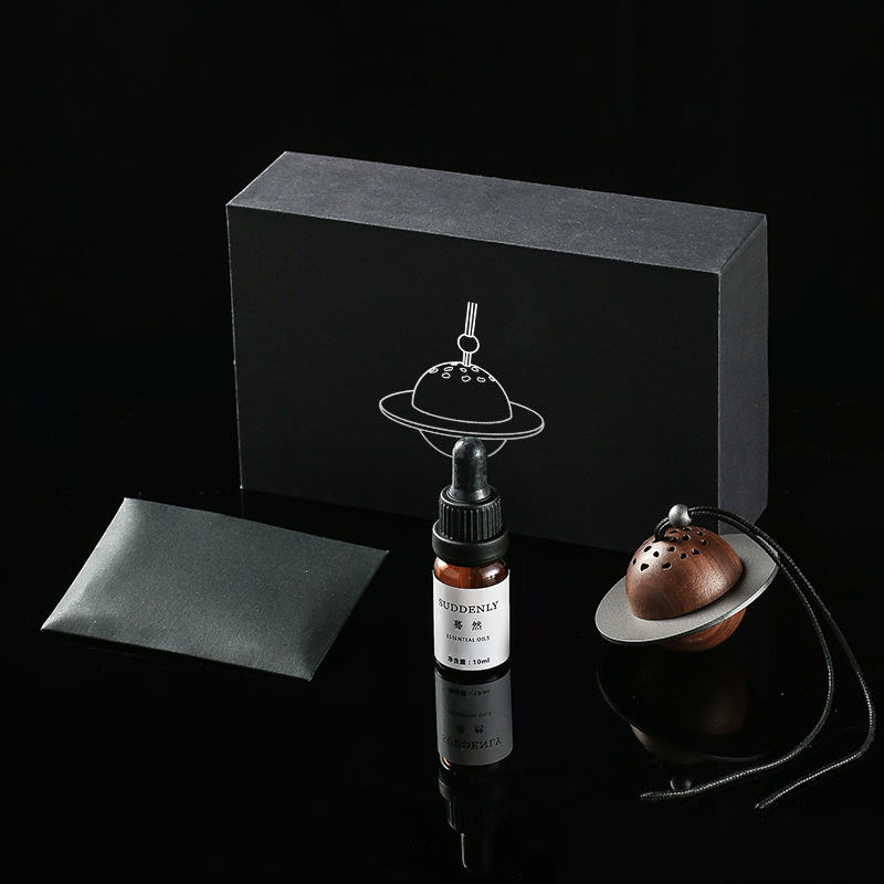 Fa anyagú autó aromaterápiás függő dísz, virágos illattal, 10–20 ml kapacitás