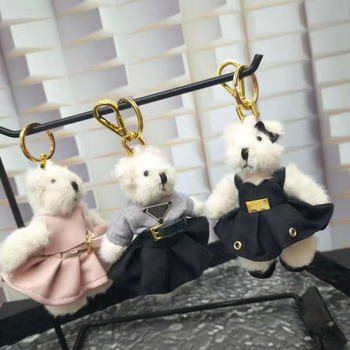 Retro plüss medve kulcstartó medál – műbőr • minta: kis állat (maci/nyuszi) • feldolgozás: félig manuális • kiadás: tavasz 2025