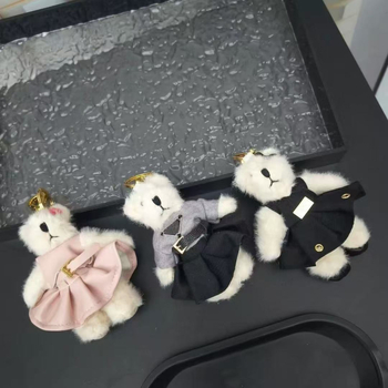 Retro plüss medve kulcstartó medál – műbőr • minta: kis állat (maci/nyuszi) • feldolgozás: félig manuális • kiadás: tavasz 2025