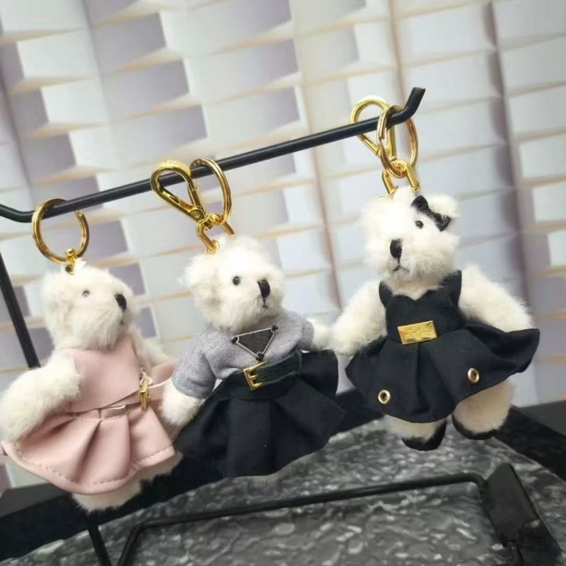 Retro plüss medve kulcstartó medál – műbőr • minta: kis állat (maci/nyuszi) • feldolgozás: félig manuális • kiadás: tavasz 2025