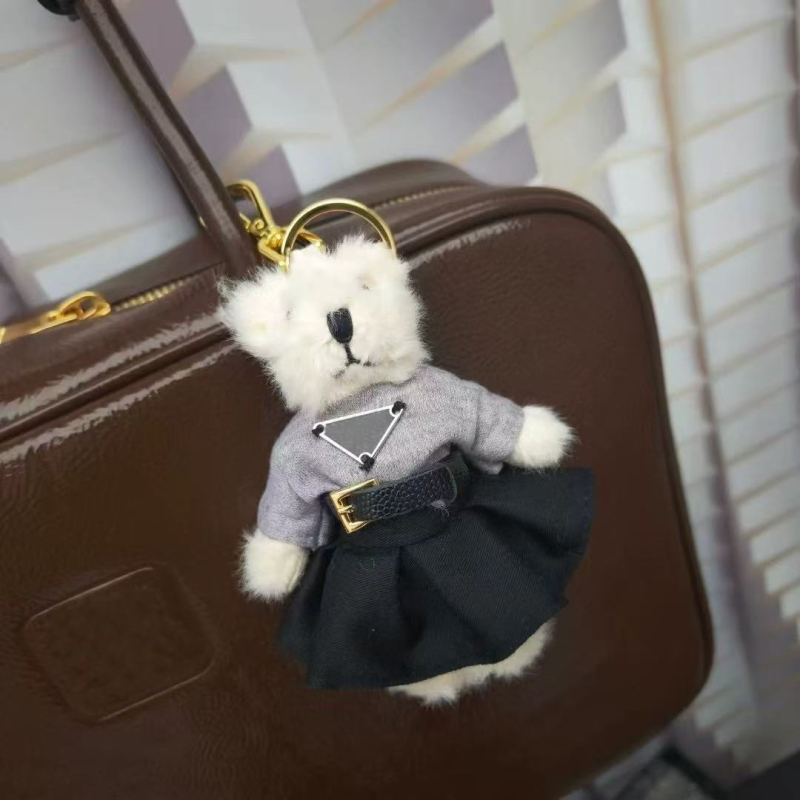 Retro plüss medve kulcstartó medál – műbőr • minta: kis állat (maci/nyuszi) • feldolgozás: félig manuális • kiadás: tavasz 2025