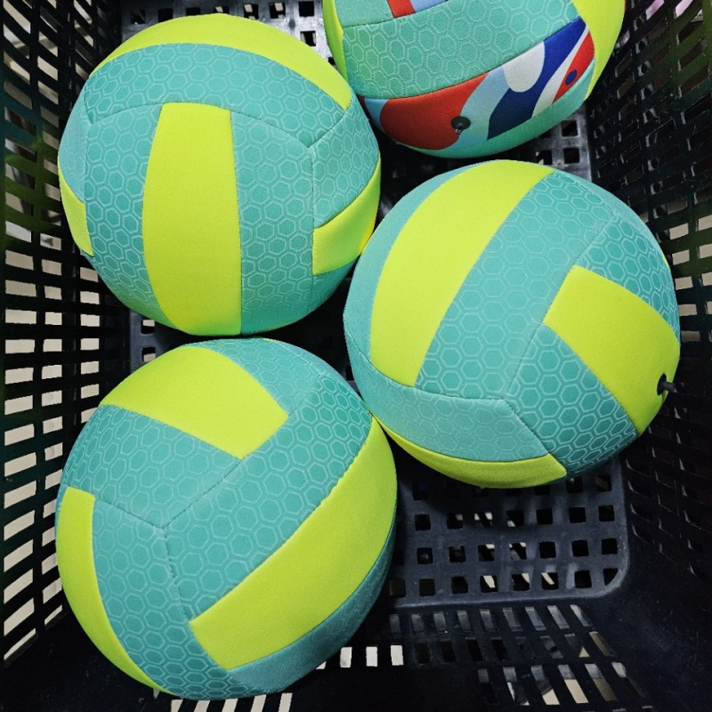 Mekana gumena odbojkaška lopta za trening – natjecateljska razina, unutarnja lopta, šivana strojem, moguć ispis logotipa