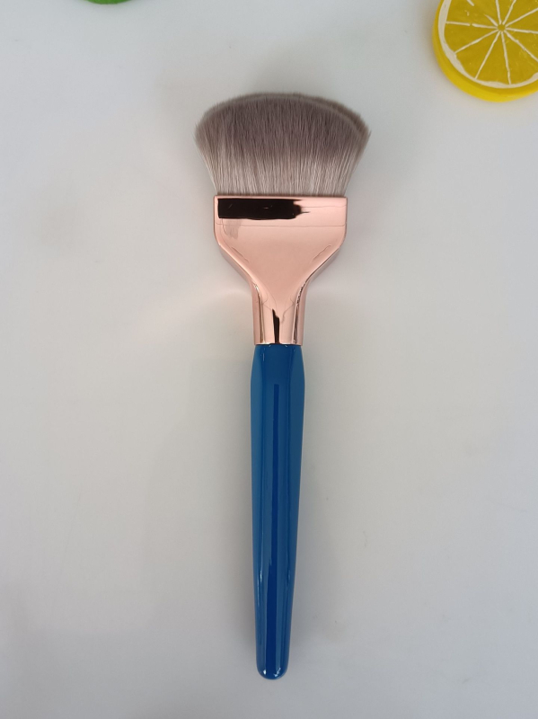 Двуостранна четка за фон дьо тон – не попива и не задържа пудра, модел BD, тип: четка за грим, срок на годност 3 години, подходяща за всички типове кожа