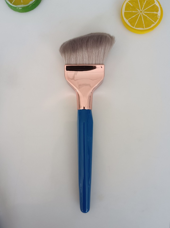 Двуостранна четка за фон дьо тон – не попива и не задържа пудра, модел BD, тип: четка за грим, срок на годност 3 години, подходяща за всички типове кожа