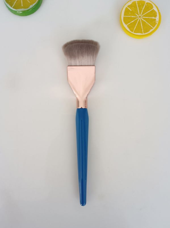 Двуостранна четка за фон дьо тон – не попива и не задържа пудра, модел BD, тип: четка за грим, срок на годност 3 години, подходяща за всички типове кожа