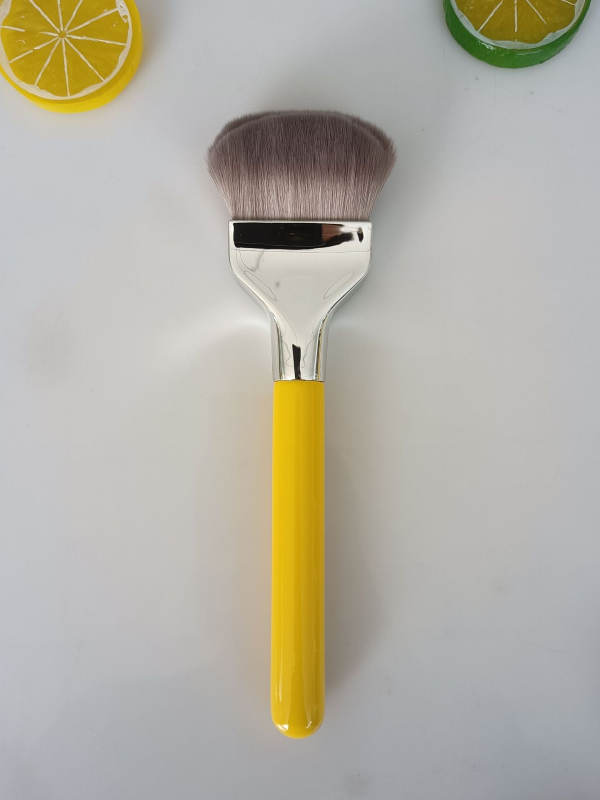 Двуостранна четка за фон дьо тон – не попива и не задържа пудра, модел BD, тип: четка за грим, срок на годност 3 години, подходяща за всички типове кожа